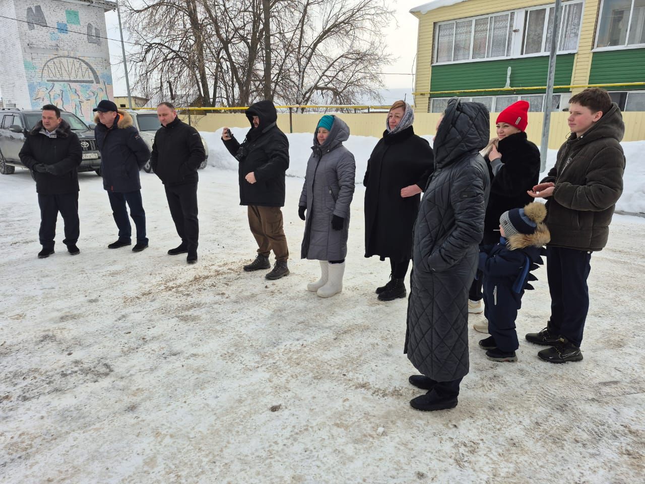 Благородные мужчины из Мензелинска отправили на фронт машину