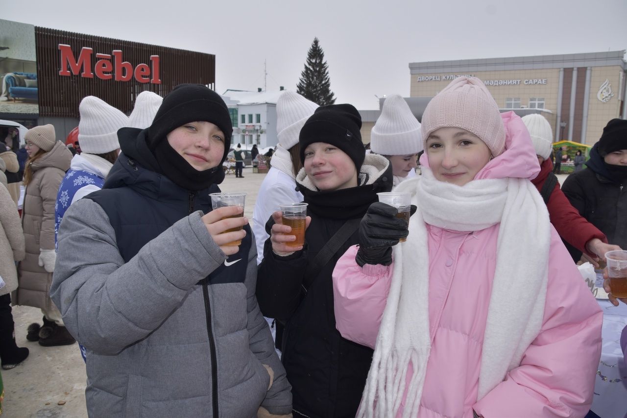В Мензелинске отметили  Масленицу весело и с размахом