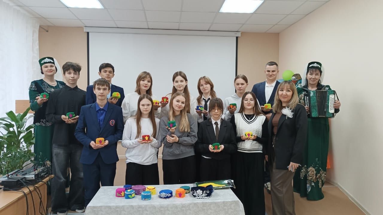 Роза Гильфанова и Ляйсания Бадриева рассказали школьникам, как сшить калфаки