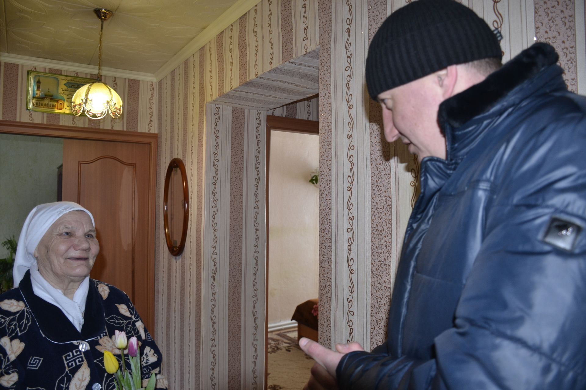 На помощь Мензелинским дворникам приходят активные жильцы