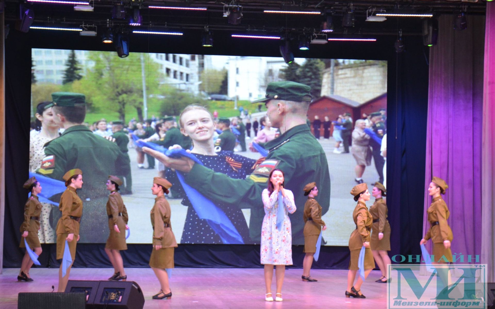 Минзәләдә Халыкара хатын-кызлар көне уңаеннан бәйрәм концерты узды