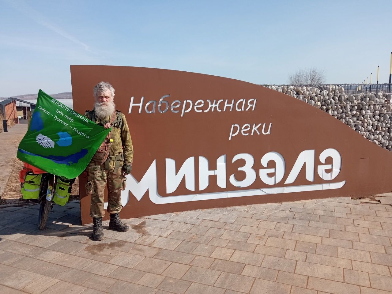 Мензелинск посетил велопутешественник Алексей Орлов, мечтающий соединить воды Байкала и Ладоги