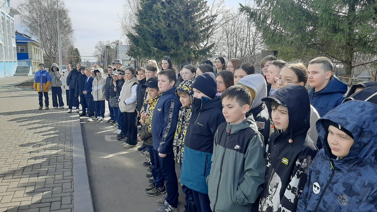Учащиеся средней школы №1 почтили память Героев Советского Союза