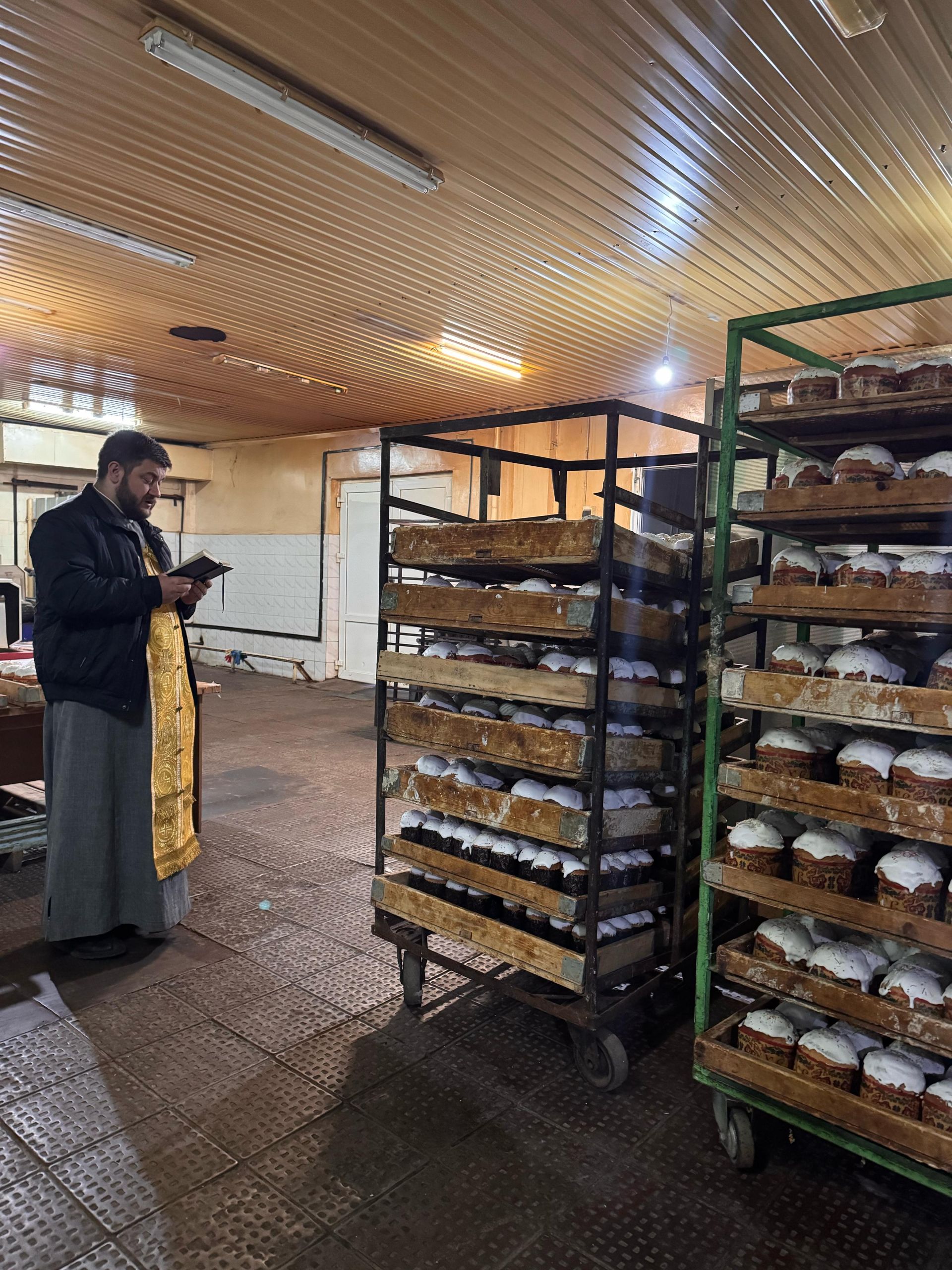 В Мензелинске освятили пасхальные куличи, испеченные на местном хлебозаводе