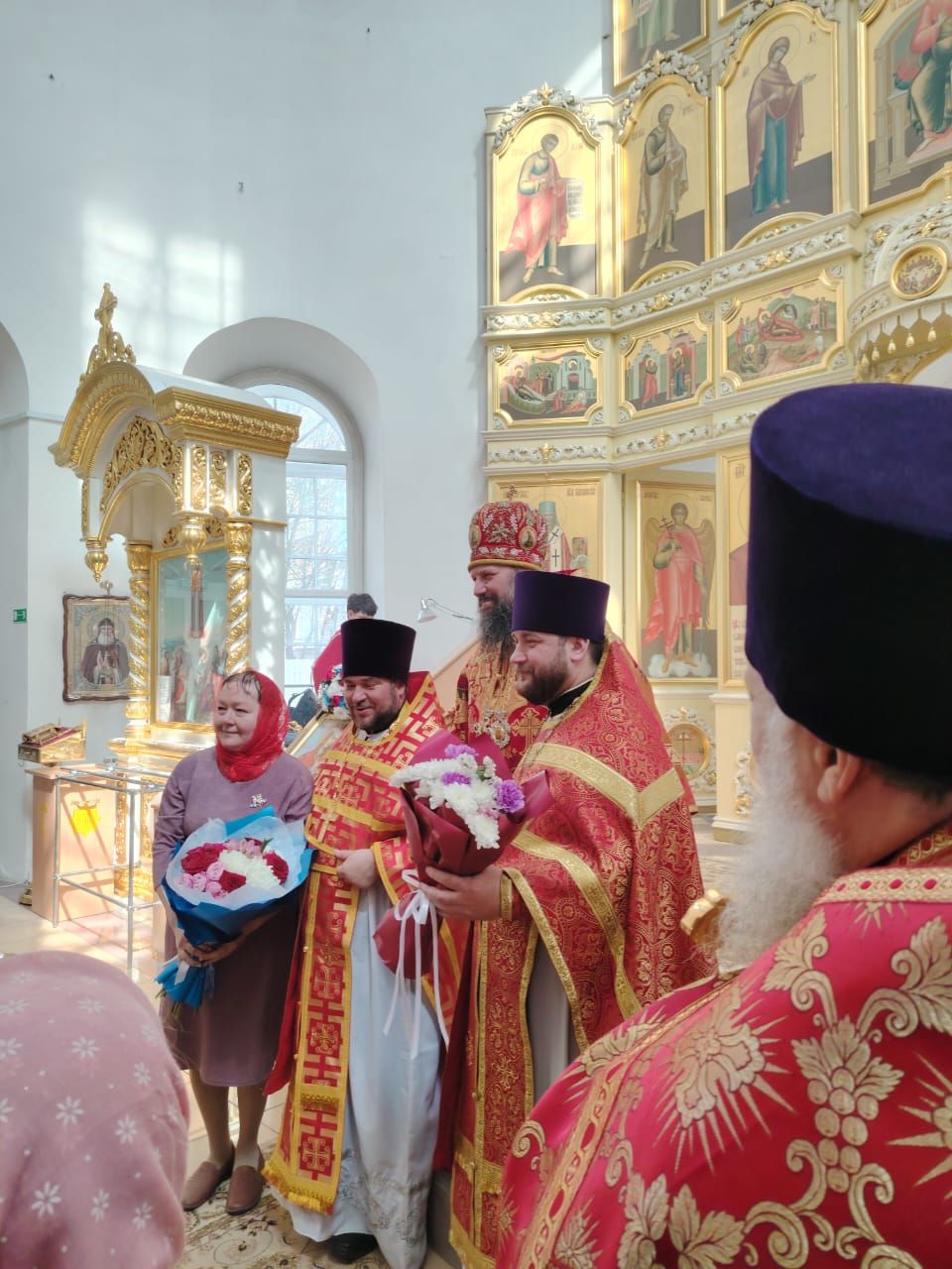 Епископ Гавриил вручил награду настоятелю Казанско-Богородицкой церкви
