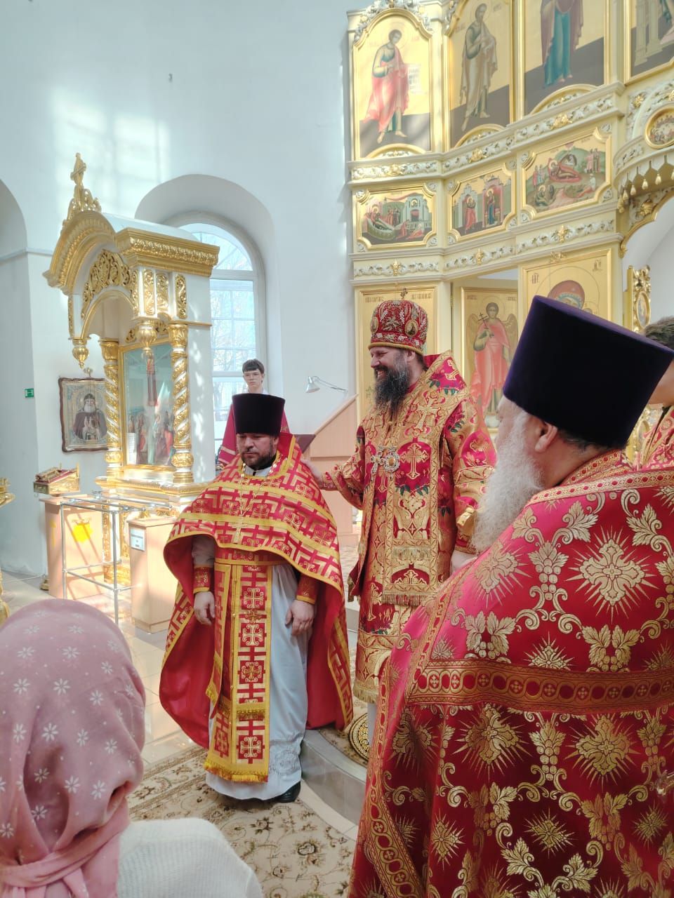 Епископ Гавриил вручил награду настоятелю Казанско-Богородицкой церкви