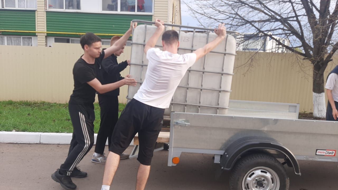 И в тылу не забывают своих бойцов на фронте