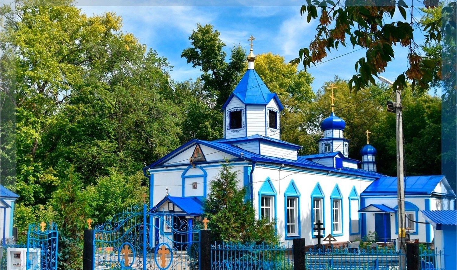 В Мензелинске православные верующие отмечают Радоницу