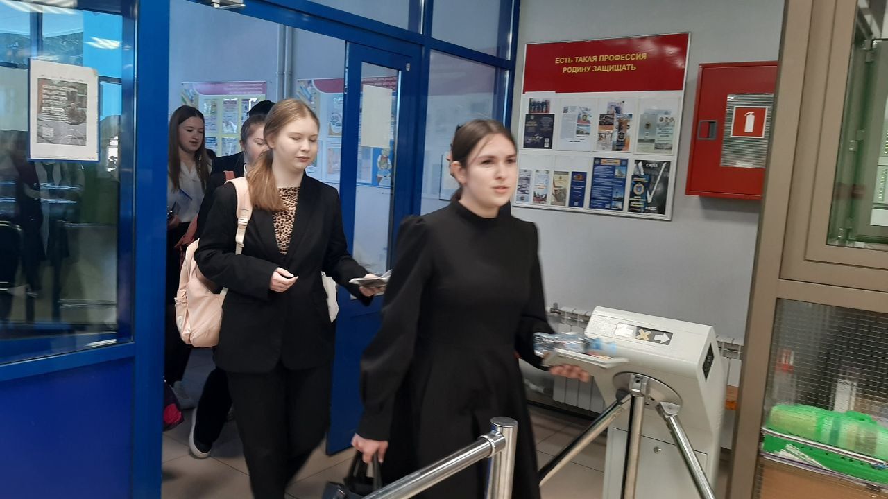 Одиннадцатиклассники Мензелинска сдают химию, литературу и историю