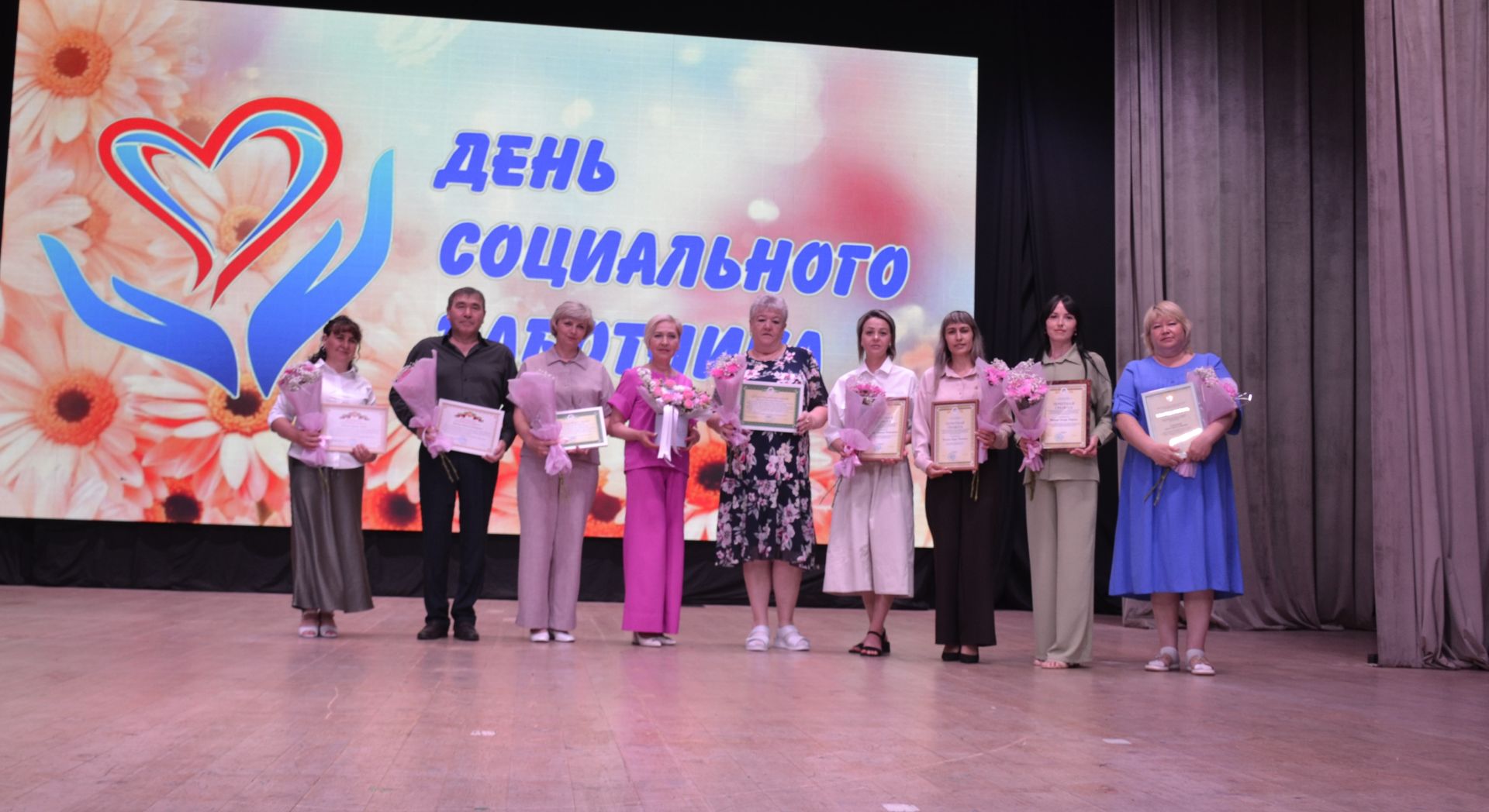 В Мензелинске отметили День социального работника