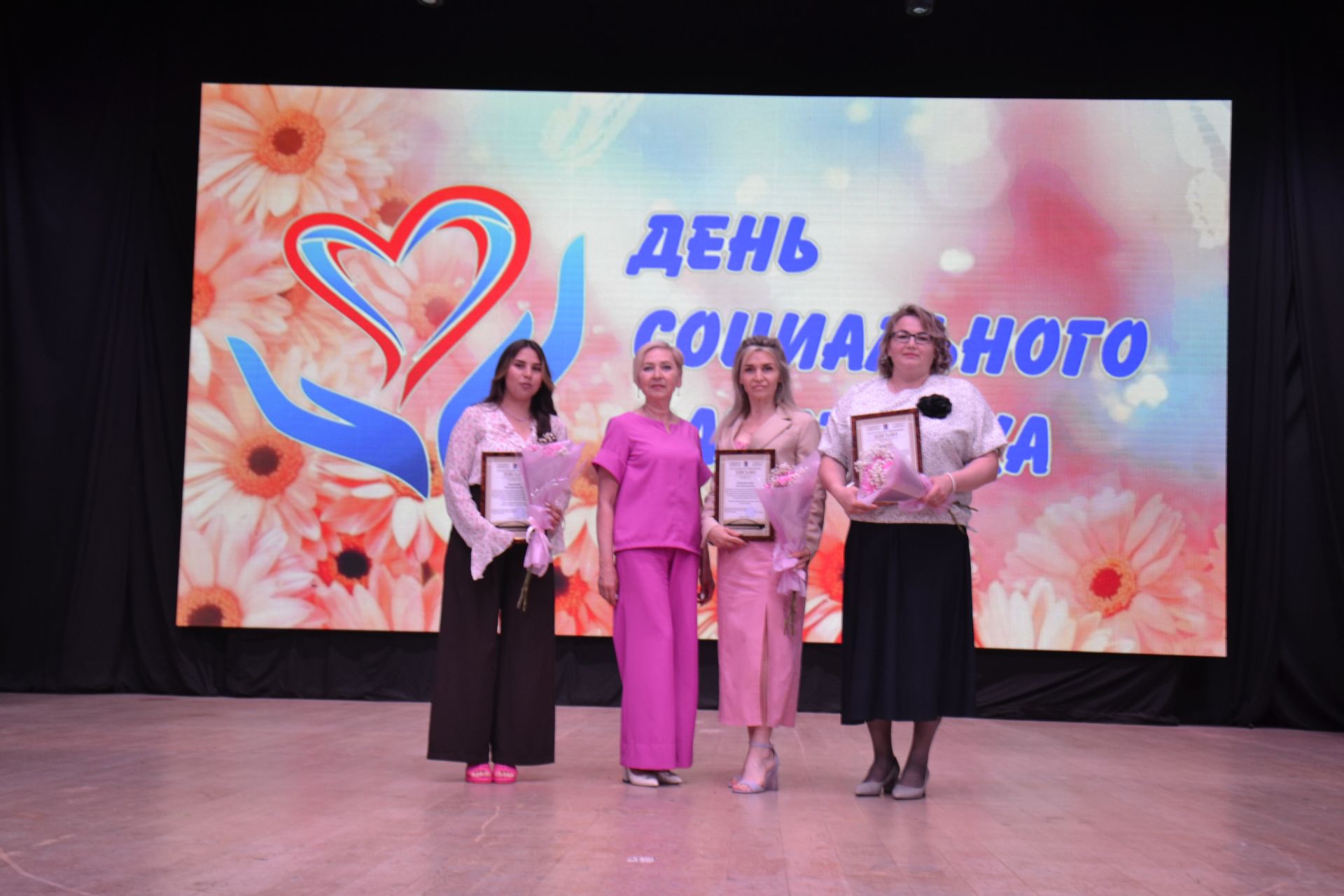 В Мензелинске отметили День социального работника