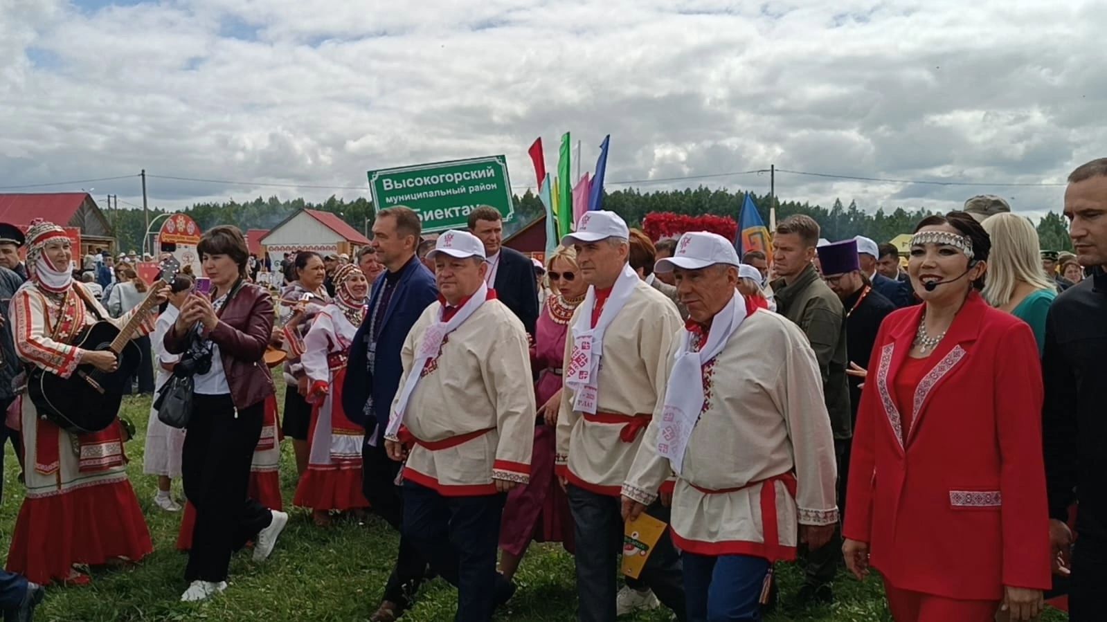 Коллектив «Шангырав» Мензелинского района одним из первых встречал Минниханова на празднике Уяв