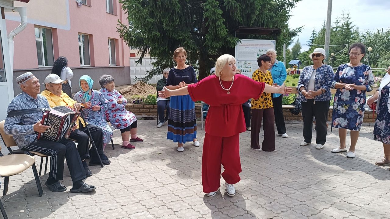 В Мензелинске состоялся сабантуй для получателей социальных услуг