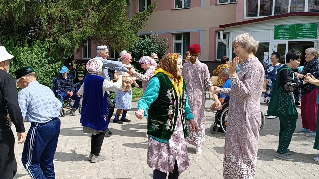 В Мензелинске состоялся сабантуй для получателей социальных услуг