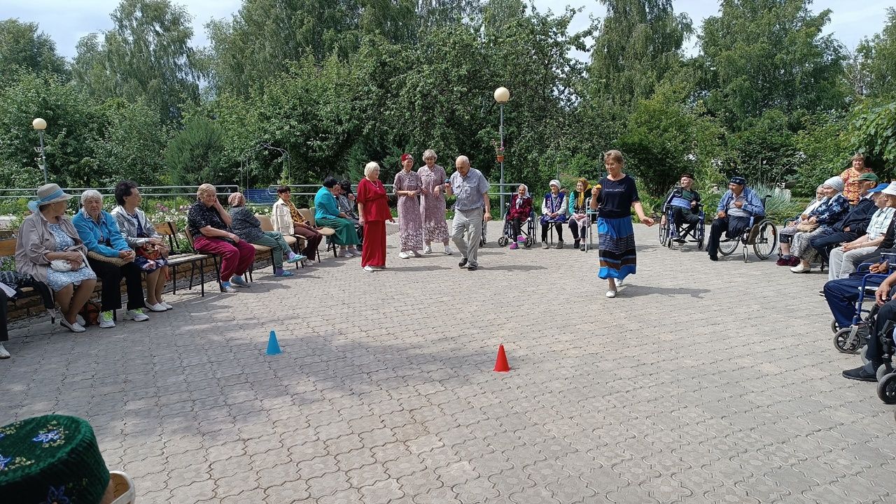 В Мензелинске состоялся сабантуй для получателей социальных услуг
