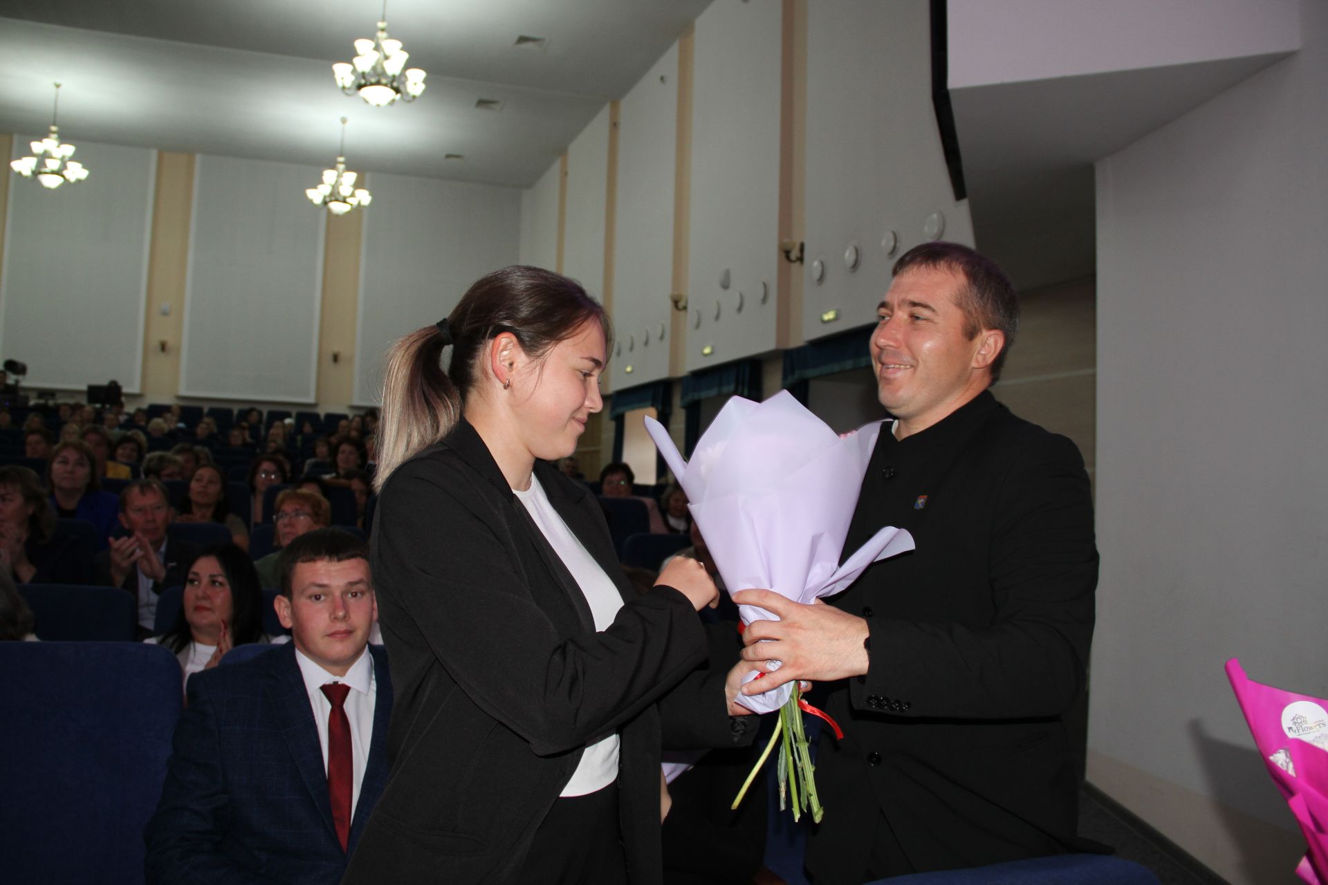 В учебные заведения района пришли 8 молодых специалистов