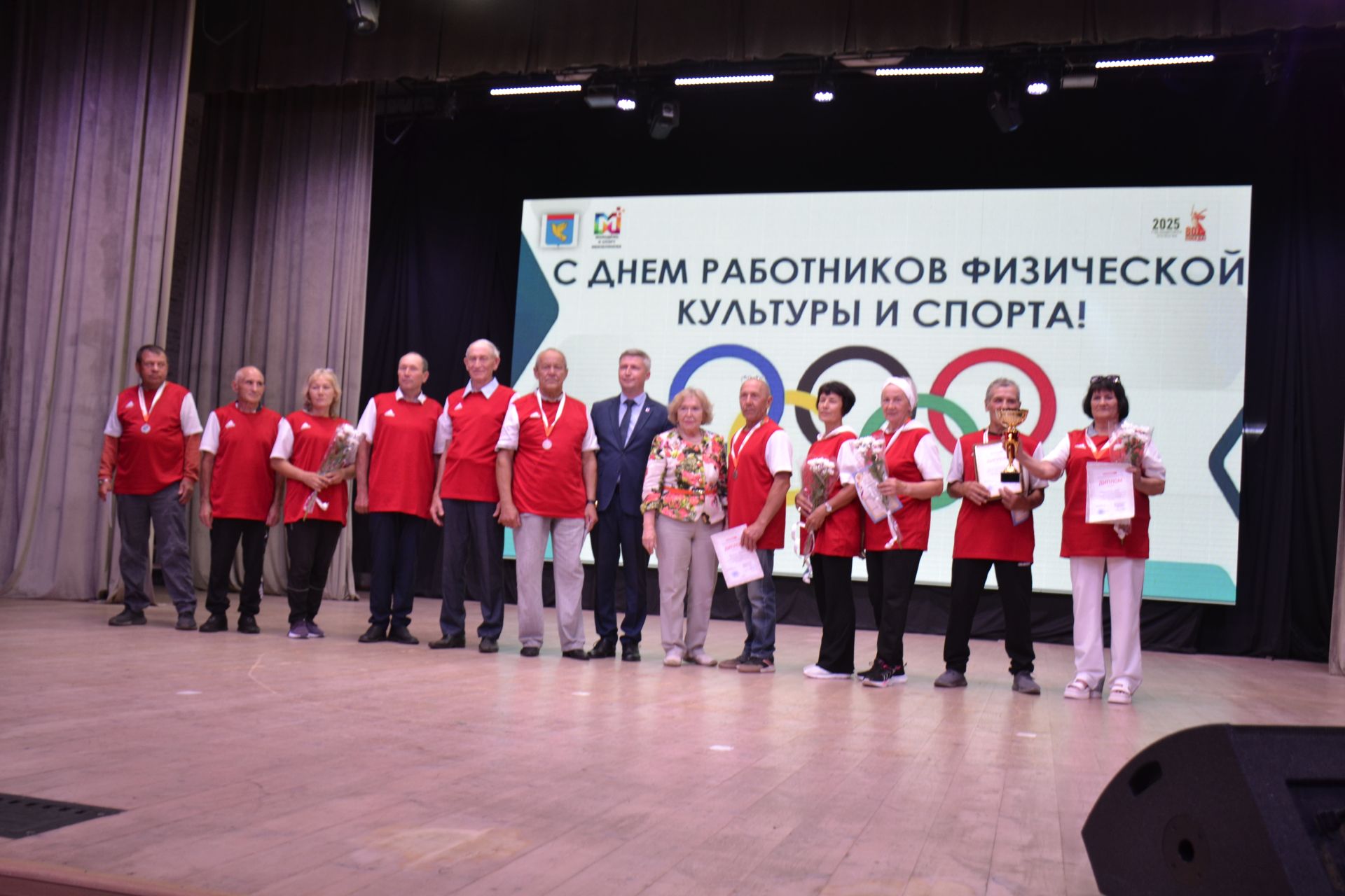 В Мензелинске на День физкультурника вручили награды