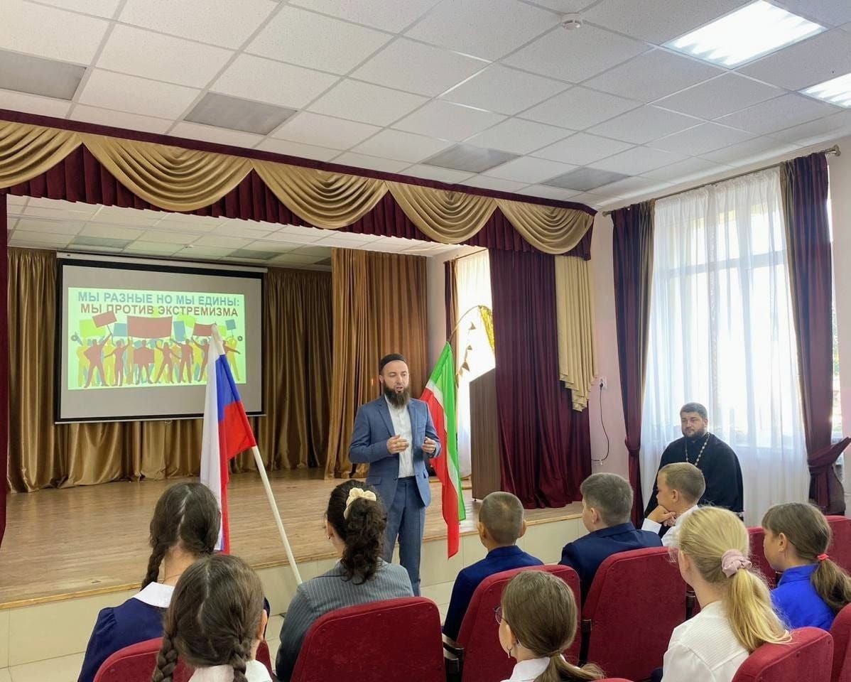 Боец СВО встретился с учениками Мензелинска