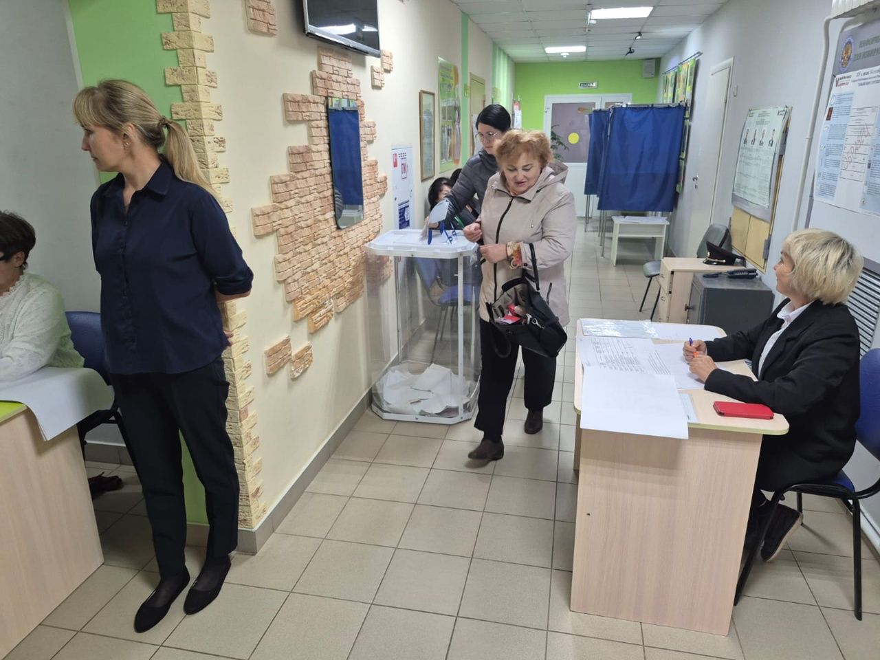 Многие жители поселка Садак в Мензелинске сегодня утром поспешили в детский сад