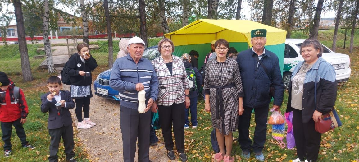 В Кадряковской школе провели благотворительную ярмарку