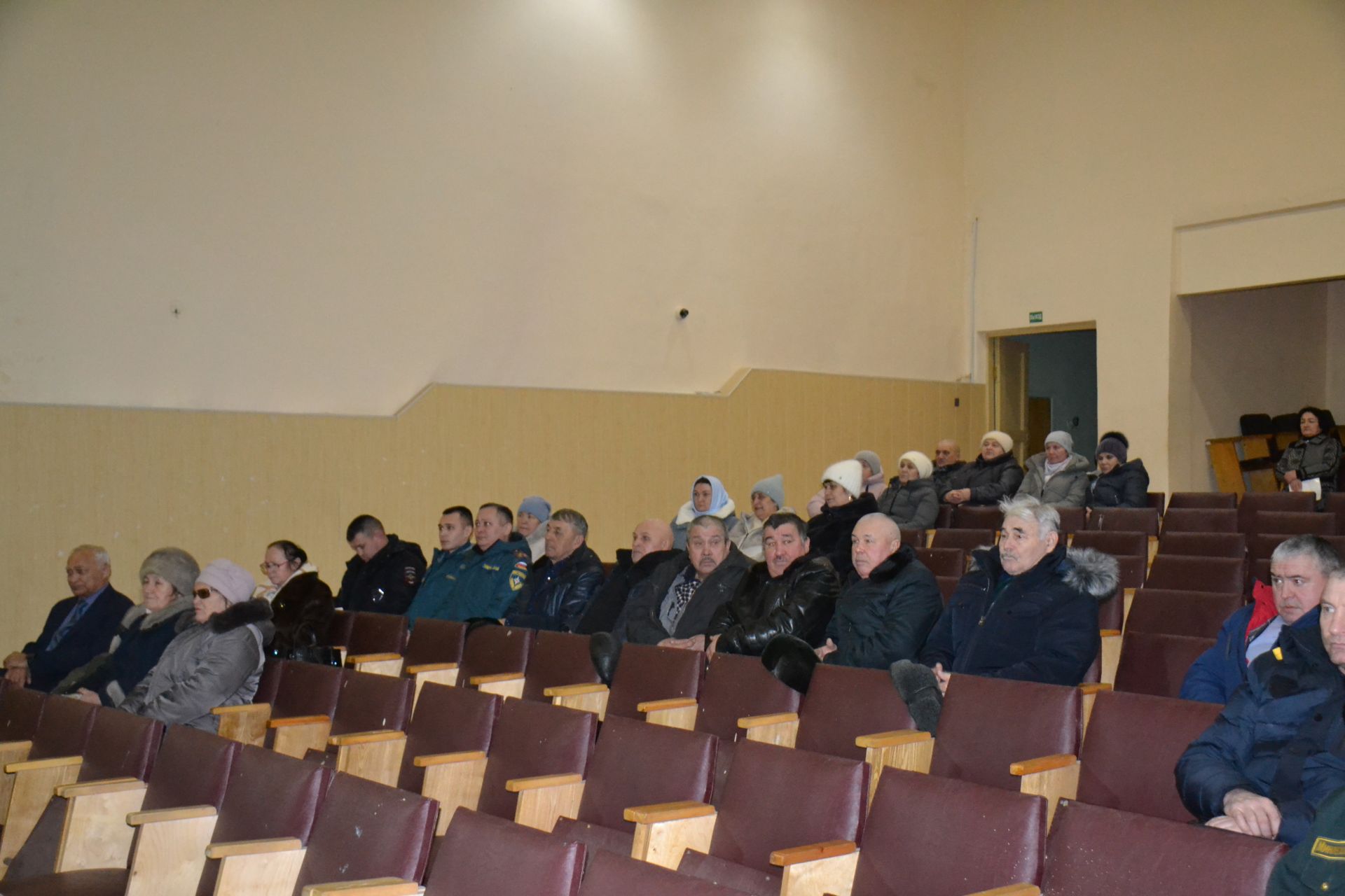 В Иркеняше на сходе граждан наградили активных жителей поселения