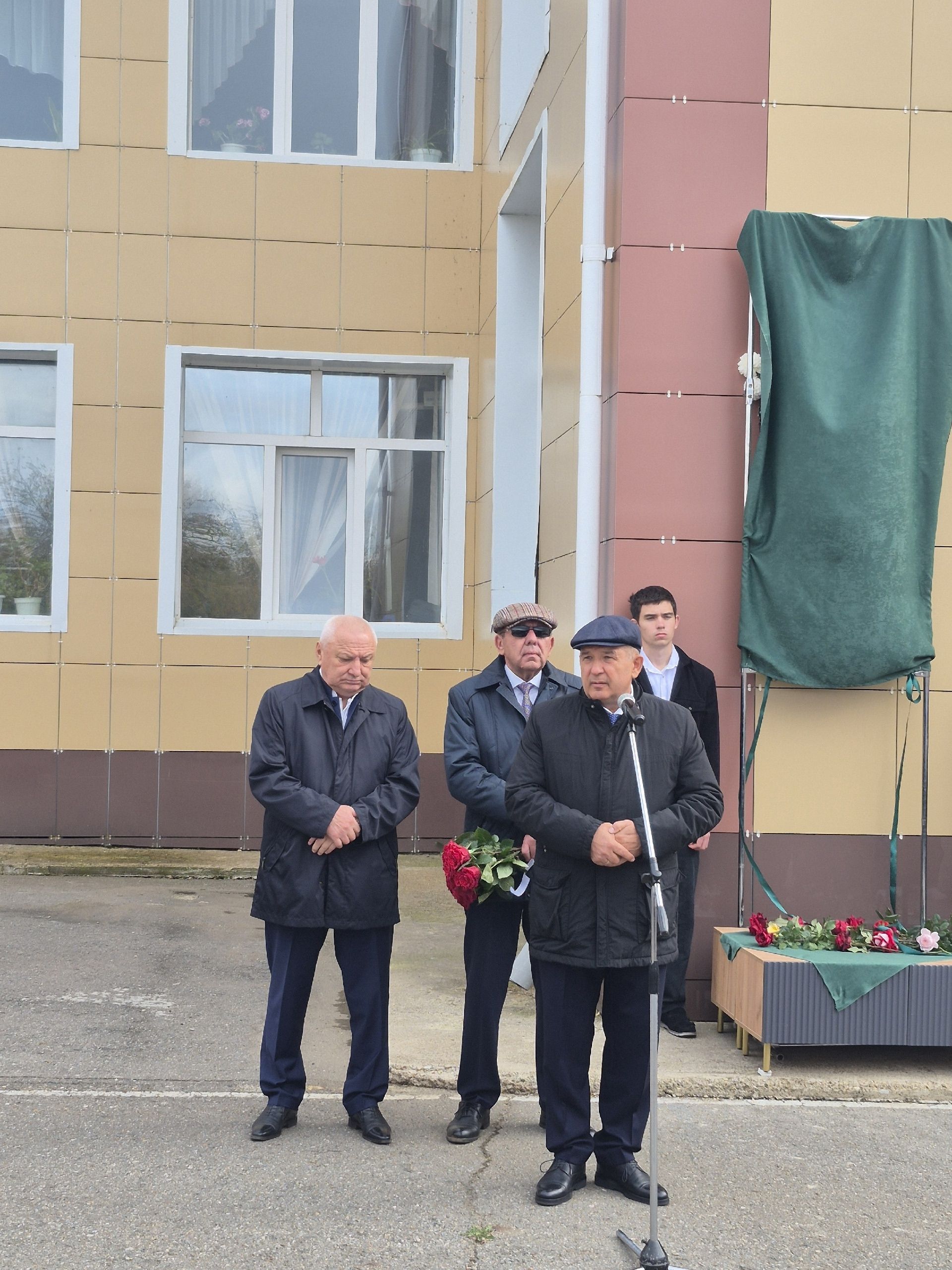 Минзәлә авыл хуҗалыгы техникумында Эльвира Фаттаховага багышлап мемориаль такта ачылды