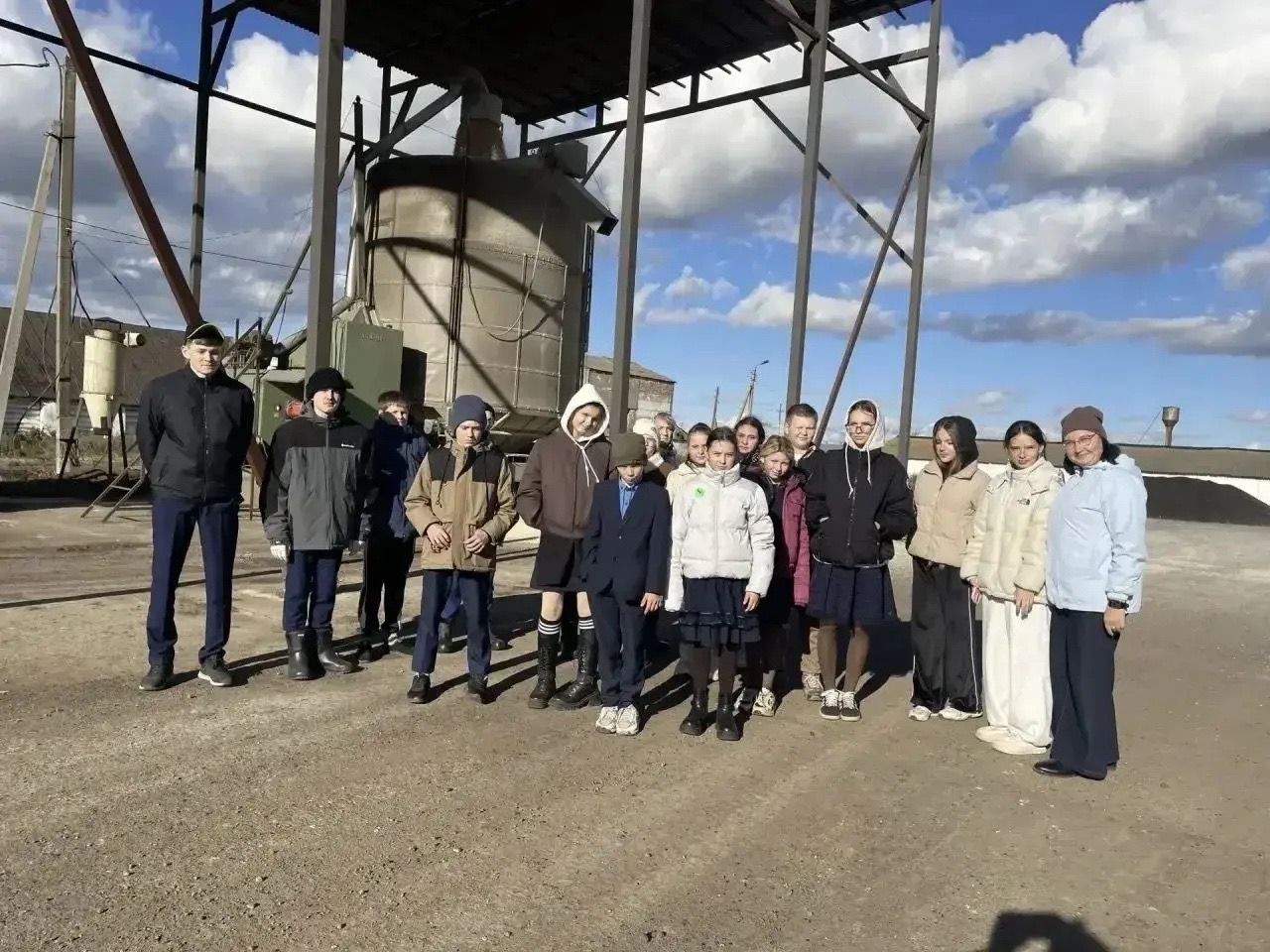 В «Калмурзино» школьникам показали работу аграриев