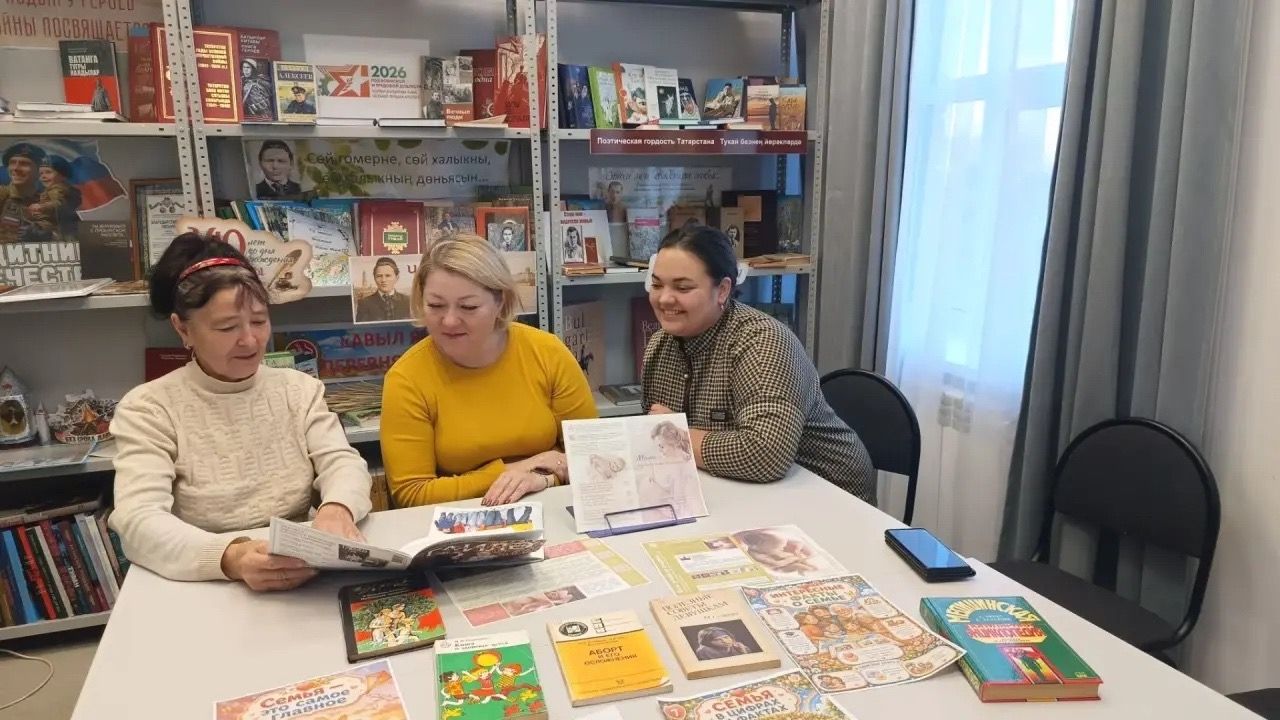 В Коноваловской сельской библиотеке поговорили о материнстве и здоровье семьи