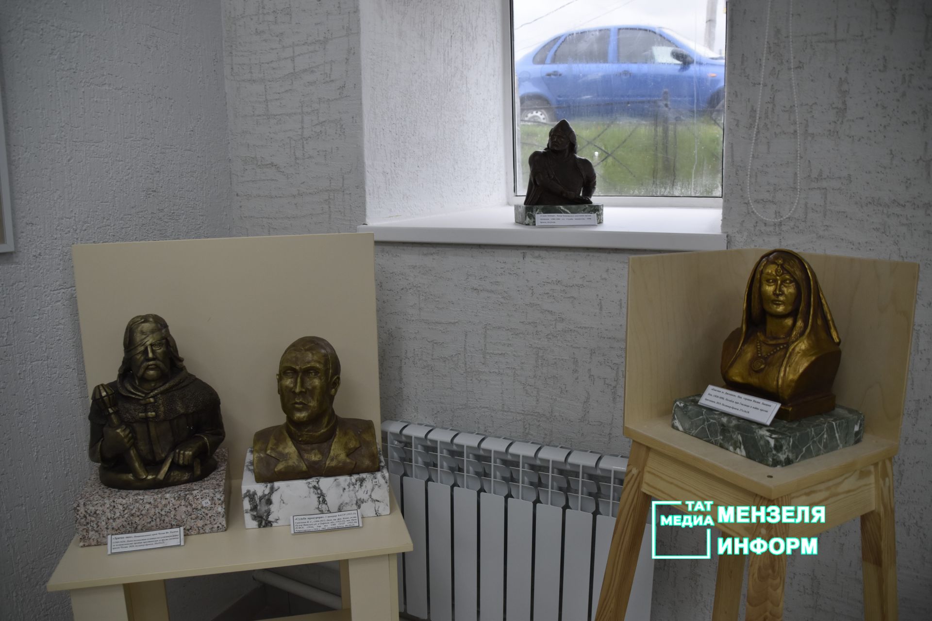 В Мензелинске открылась выставка скульптур «Национальные герои народов мира»