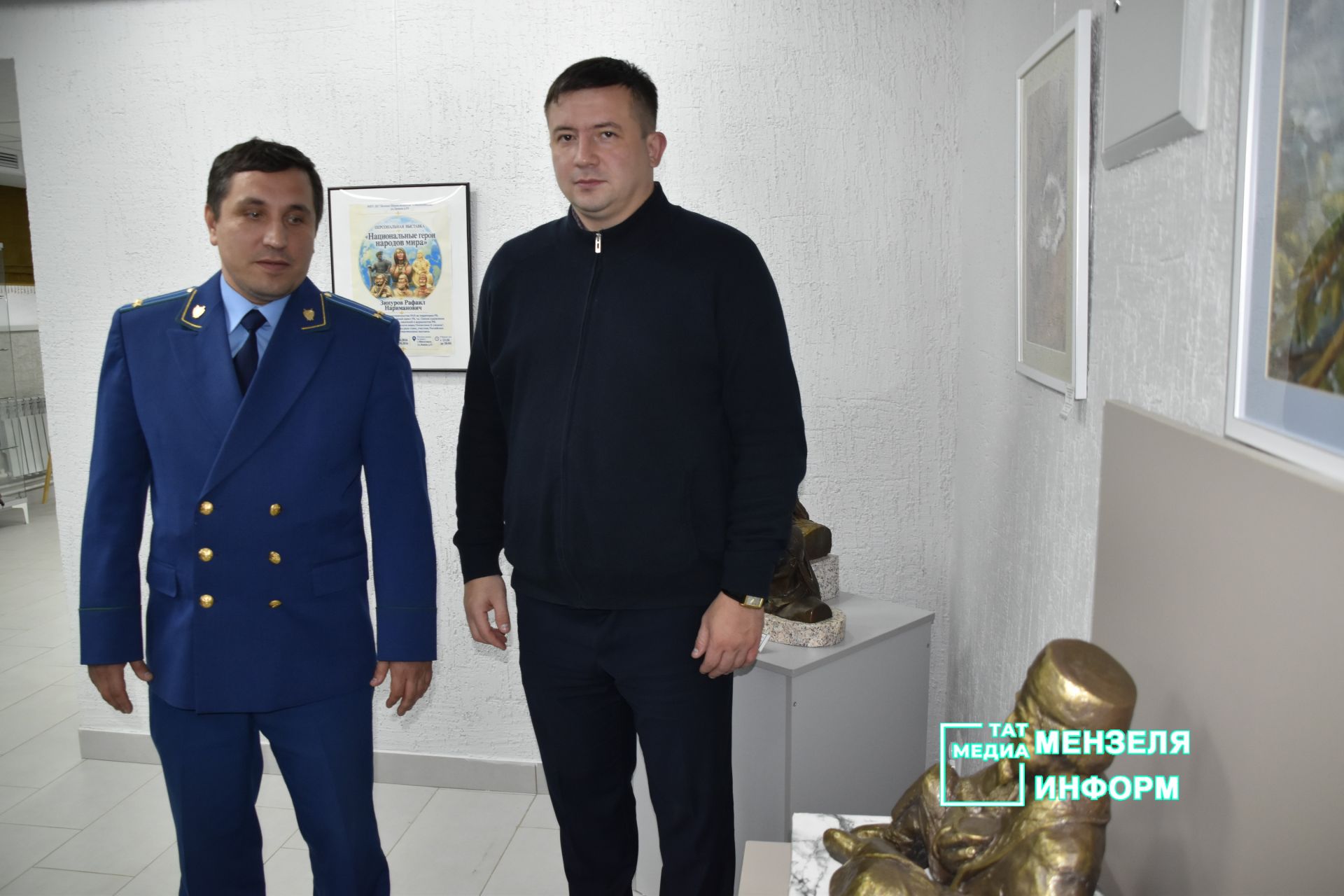 В Мензелинске открылась выставка скульптур «Национальные герои народов мира»