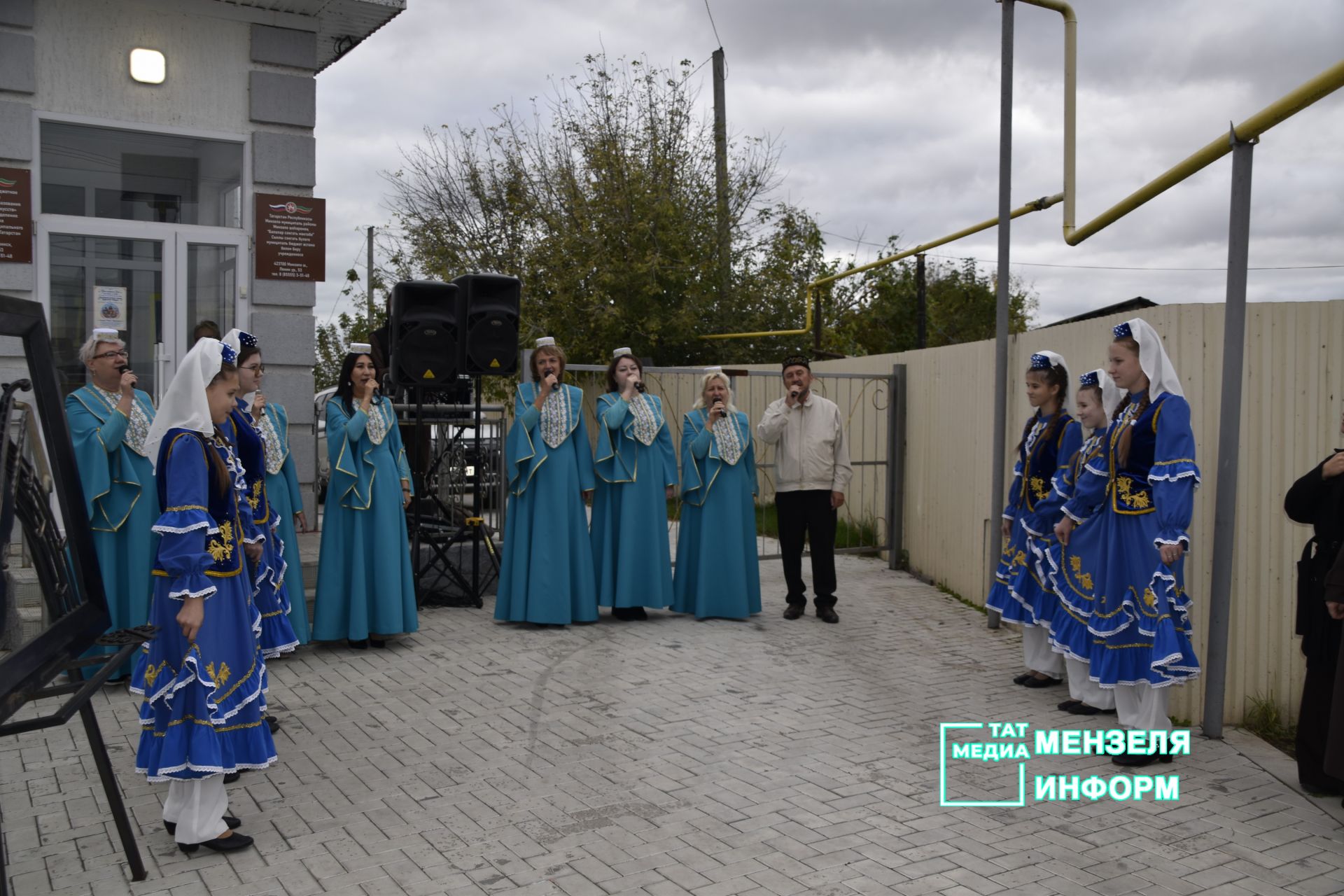 В Мензелинске открылась выставка скульптур «Национальные герои народов мира»