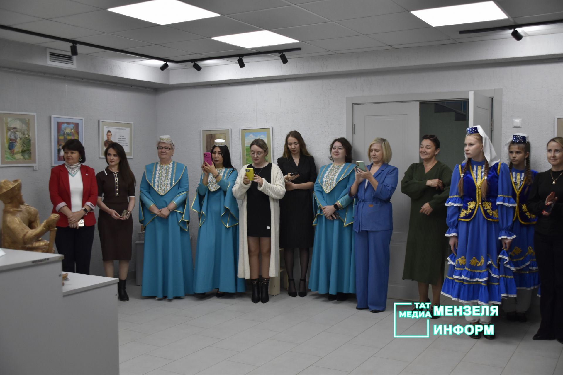В Мензелинске открылась выставка скульптур «Национальные герои народов мира»