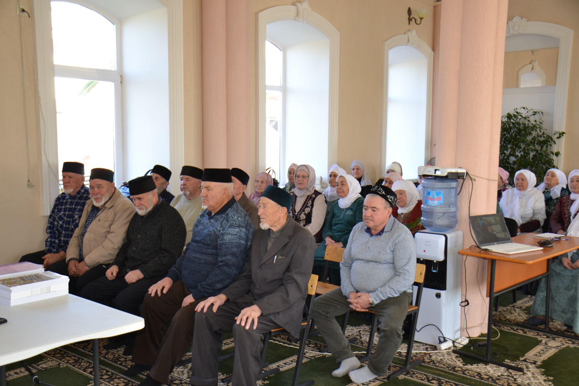 Минзәлә мәчетендә җыелышта балаларга дини һәм әхлакый тәрбия бирү мәсьәләләре күтәрелде
