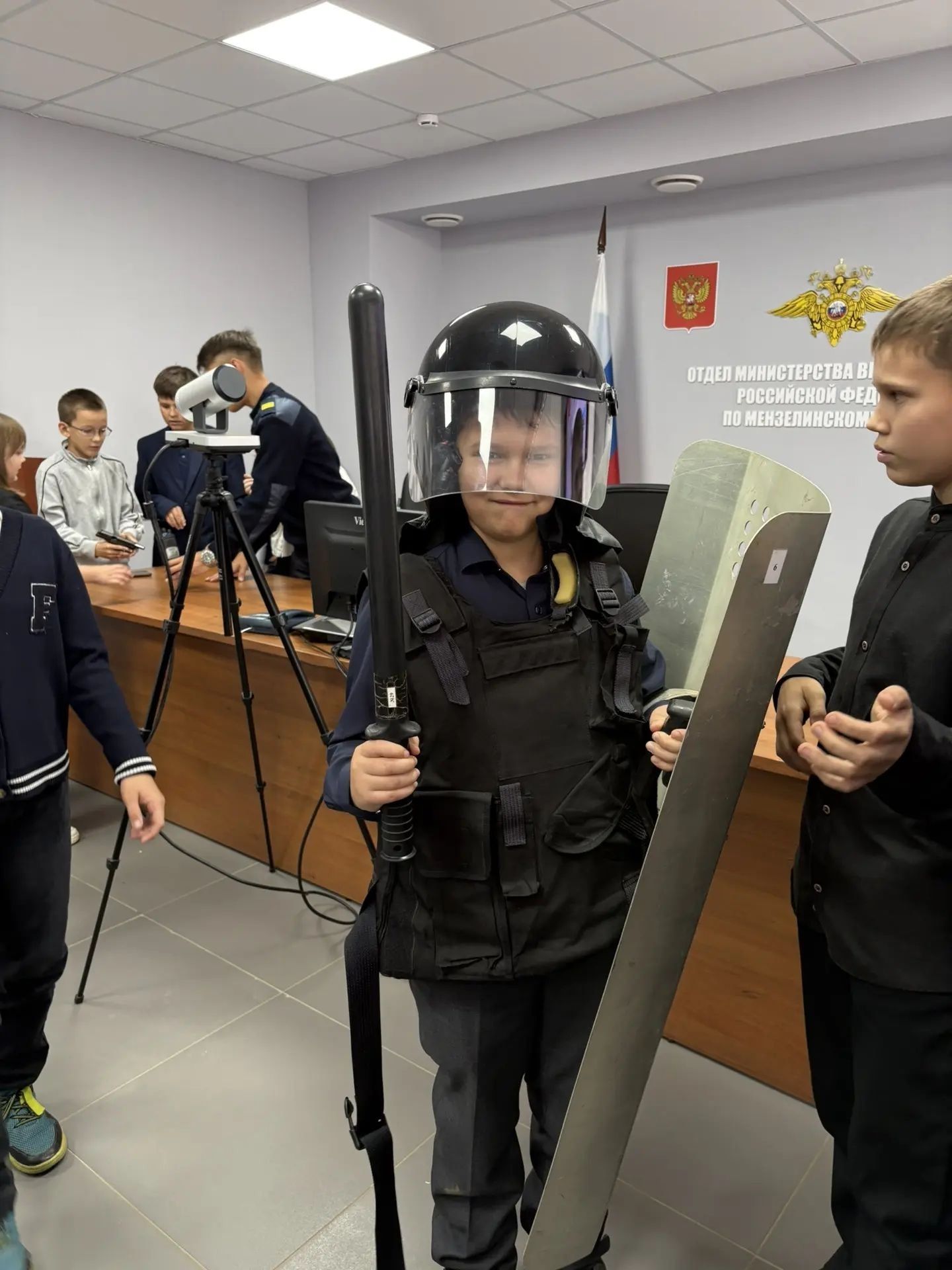 Школьники СОШ №2 познакомились с профессией полицейского