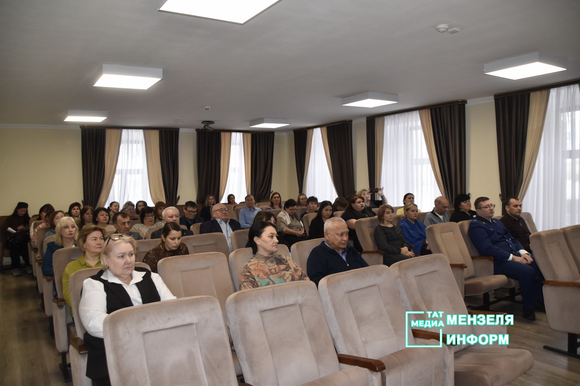 В Мензелинске обсудили вопросы безопасности и профилактики правонарушений среди подростков