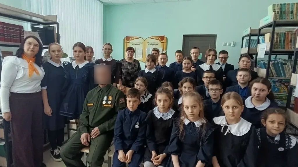 Учащиеся Николаевской школы встретились с бойцом СВО