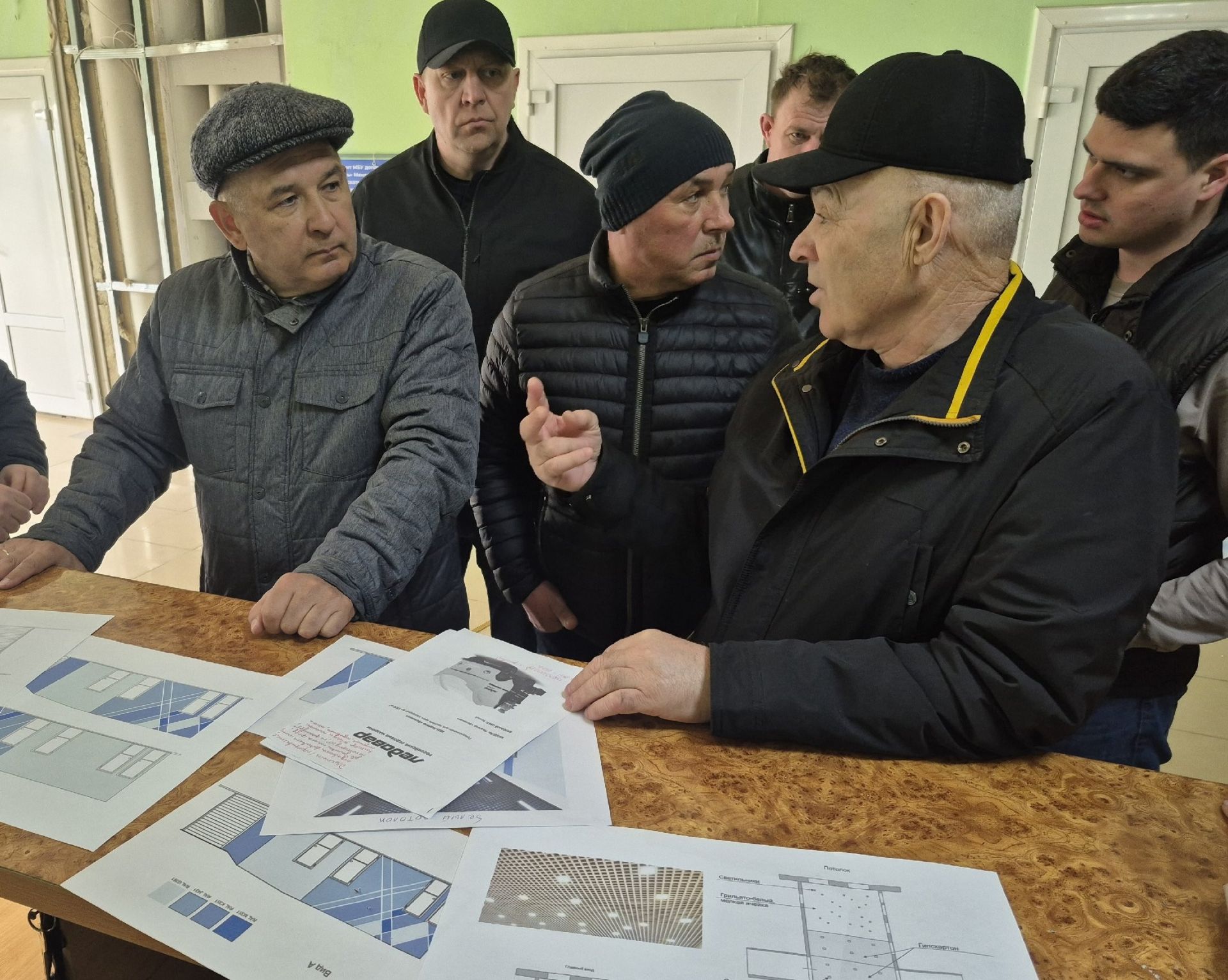 Минзәлә районы башлыгы Айдар Салахов төзелеш барган объектларны карады
