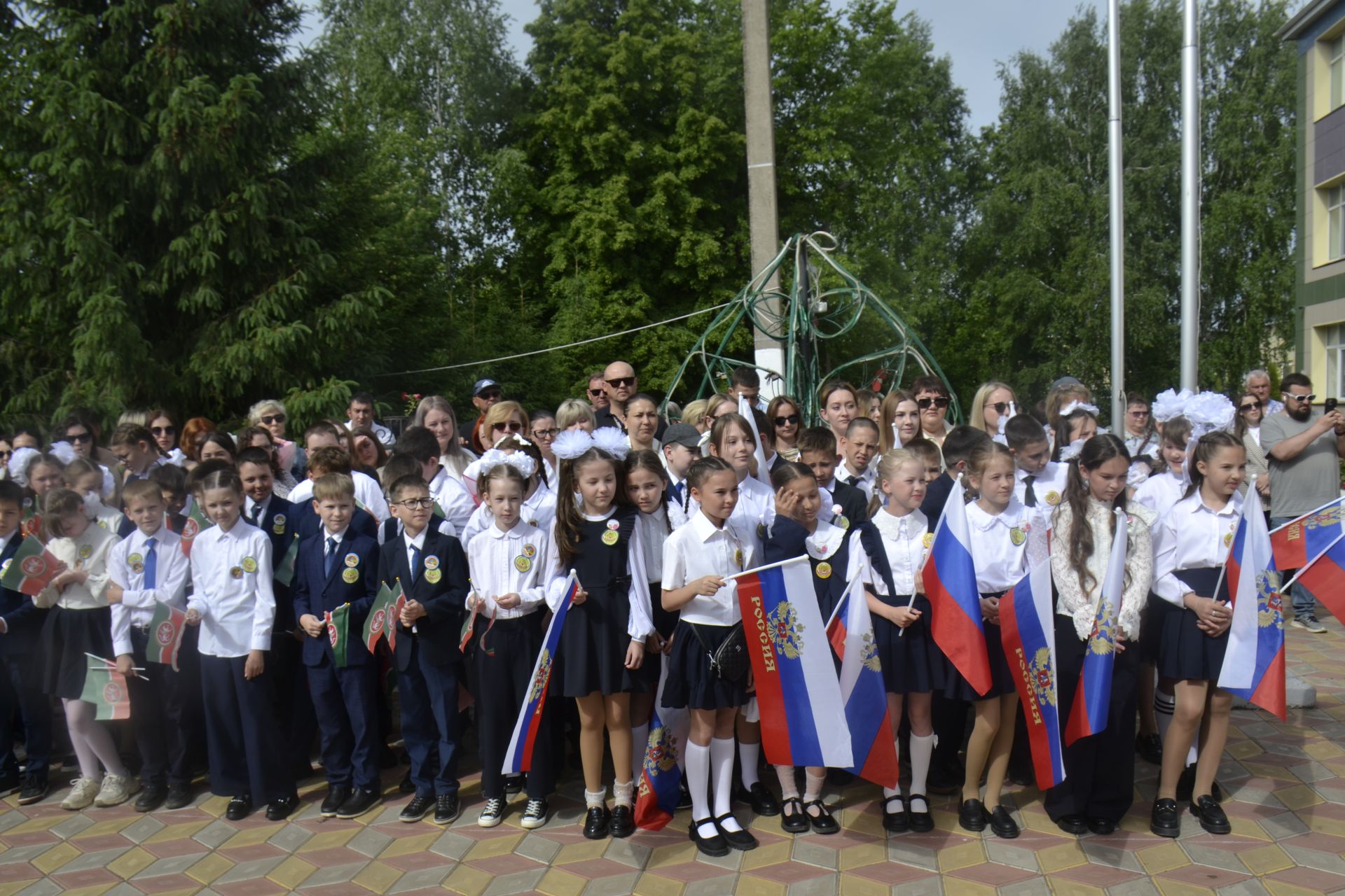 В СОШ № 3 Мензелинска состоялся «Последний звонок»