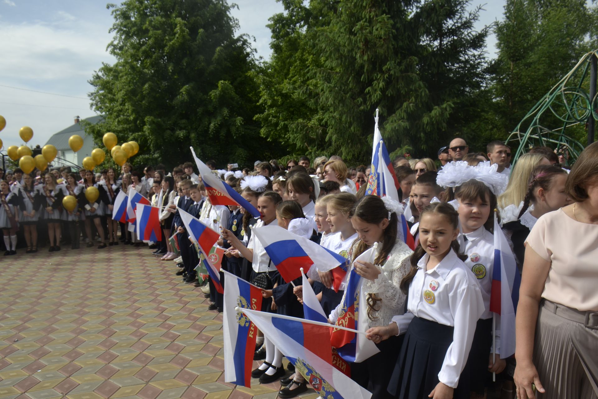 В СОШ № 3 Мензелинска состоялся «Последний звонок»
