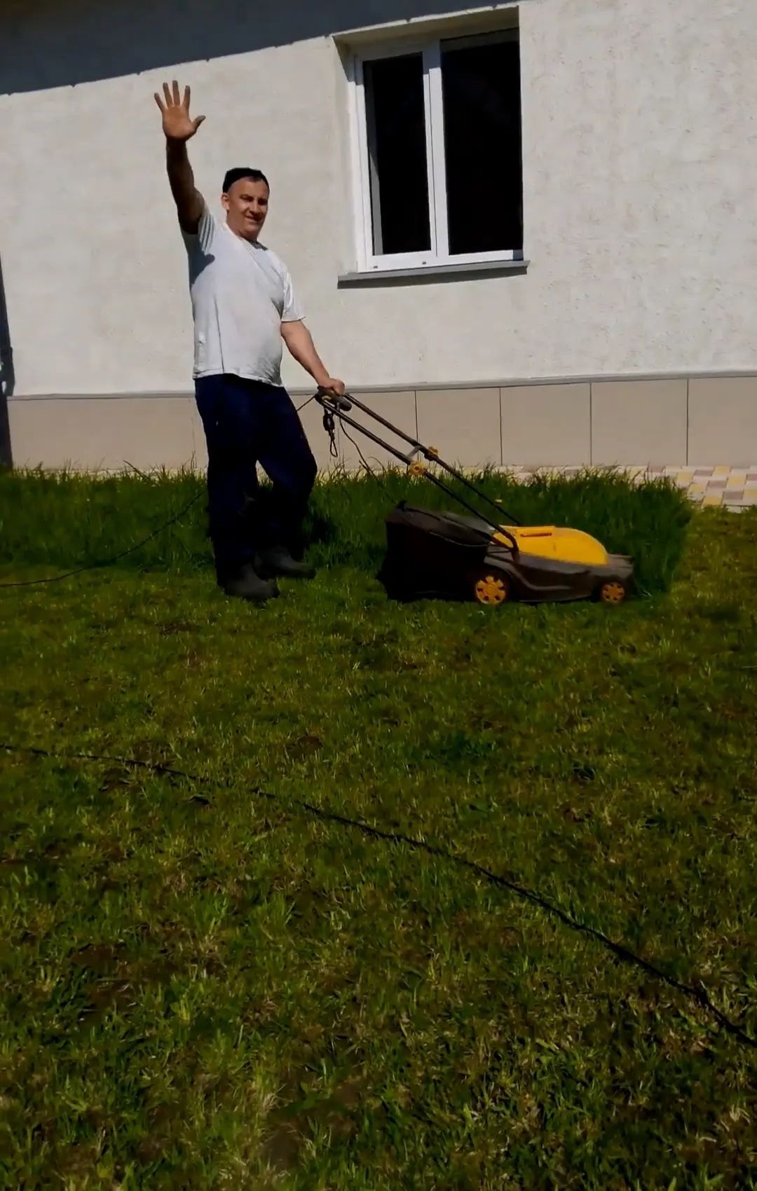 В Мензелинске бюджетные организации приступили к покосу травы
