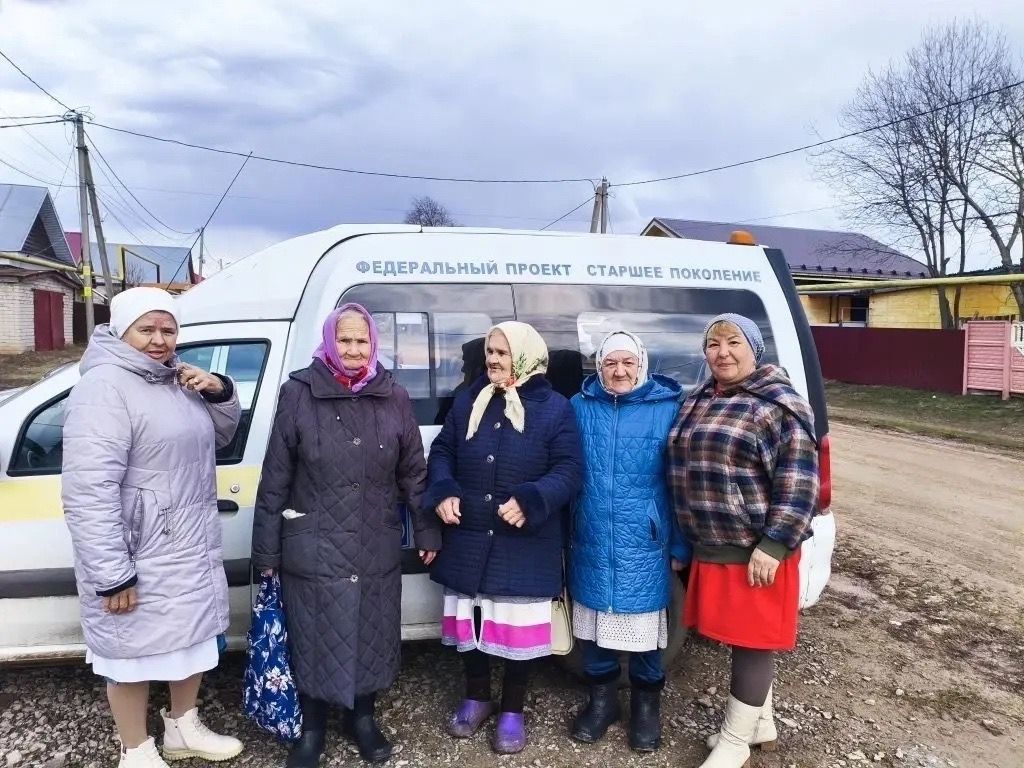 В Мензелинском районе работает программа «Старшее поколение»