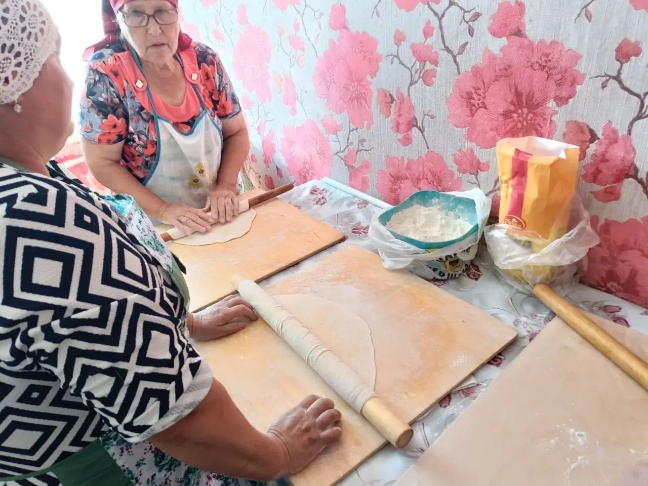 Жители Мензелинского района готовят домашнюю лапшу для бойцов СВО