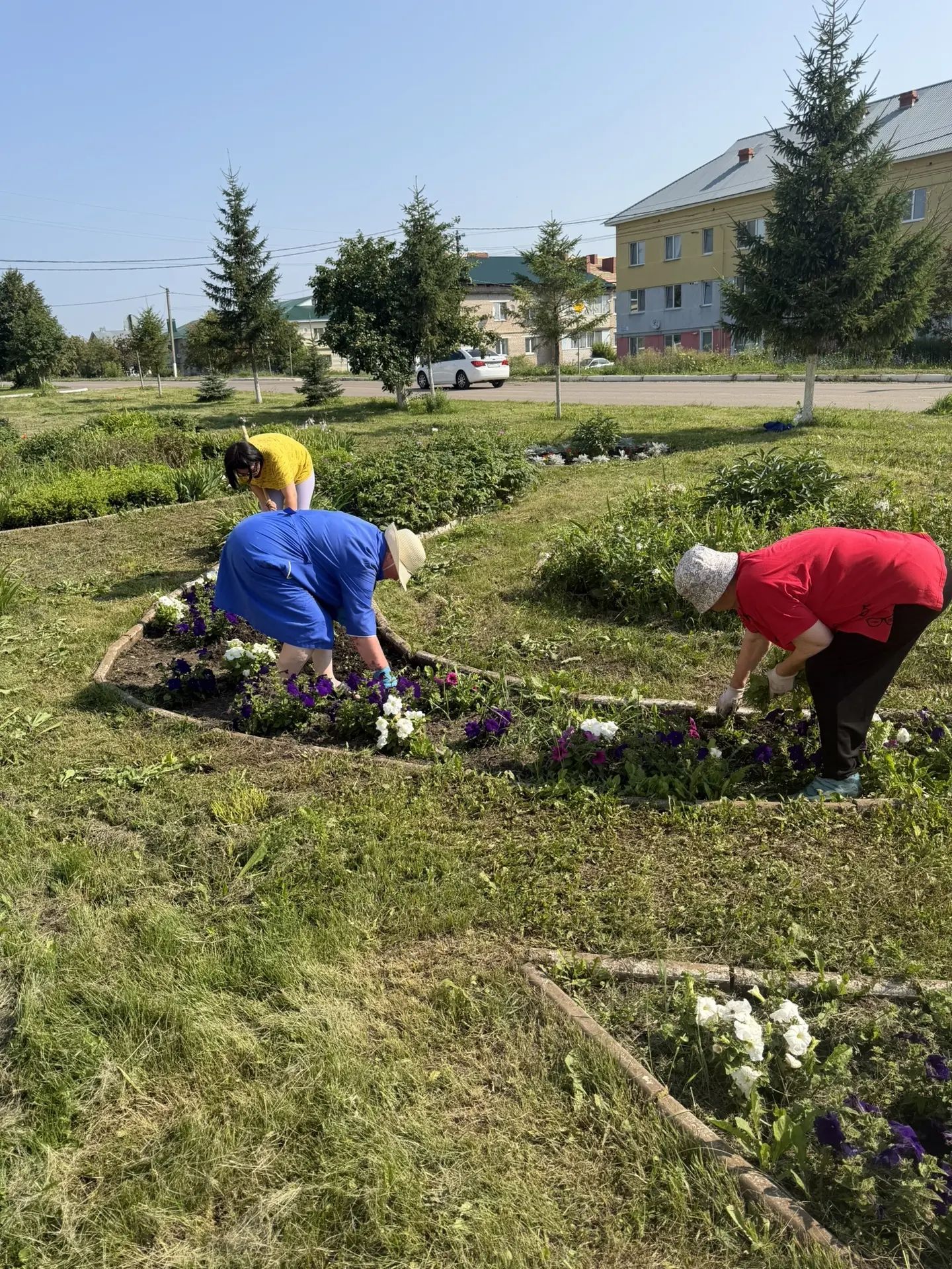 В Мензелинске продолжаются работы по благоустройству общественных пространств
