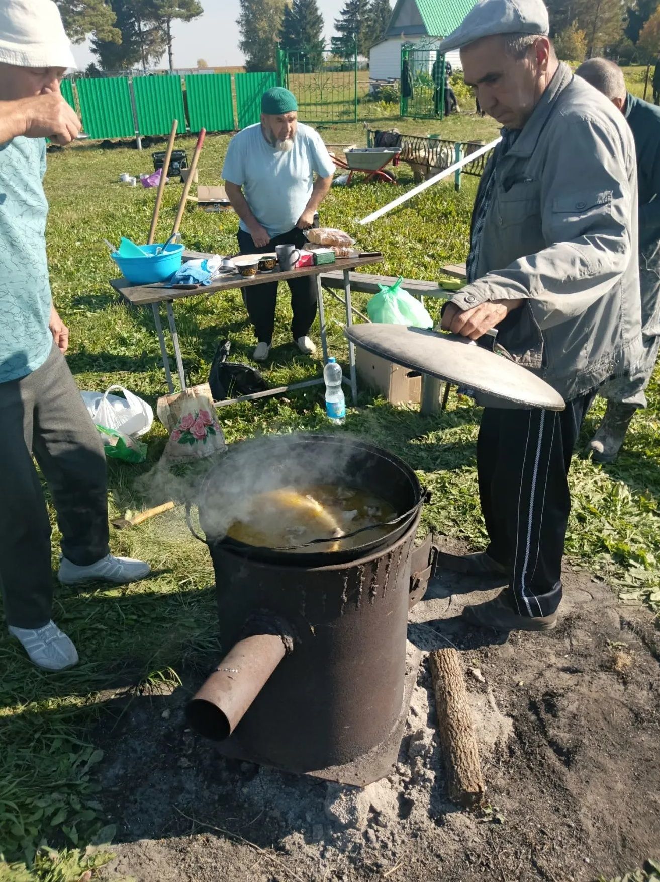 Аю авылында зиратны койма белән уратып алдылар