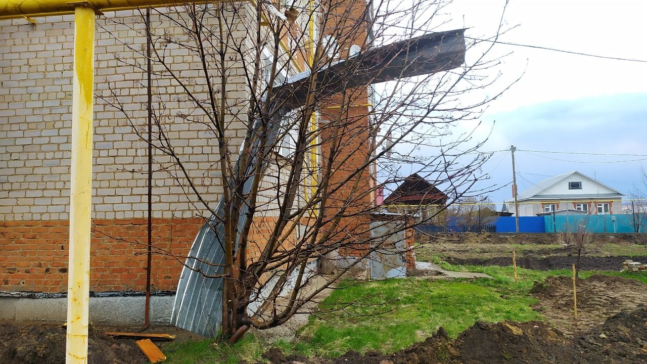 Последствия сильного ветра в Мензелинске