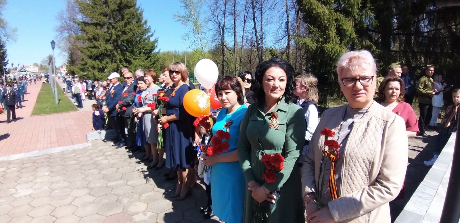 Первый фоторепортаж с митинга Победы в парке имени Ленина Мензелинска