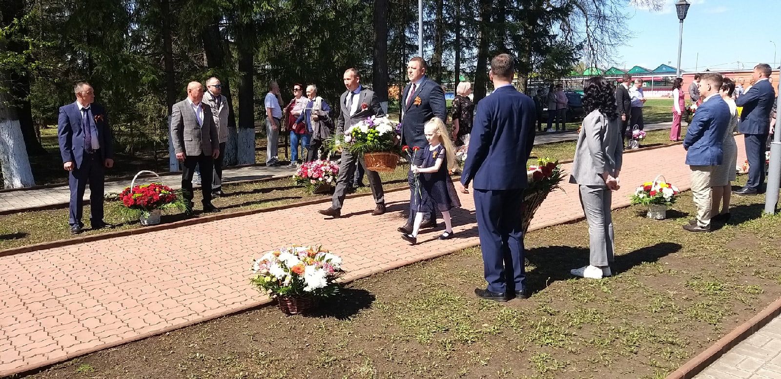 Первый фоторепортаж с митинга Победы в парке имени Ленина Мензелинска