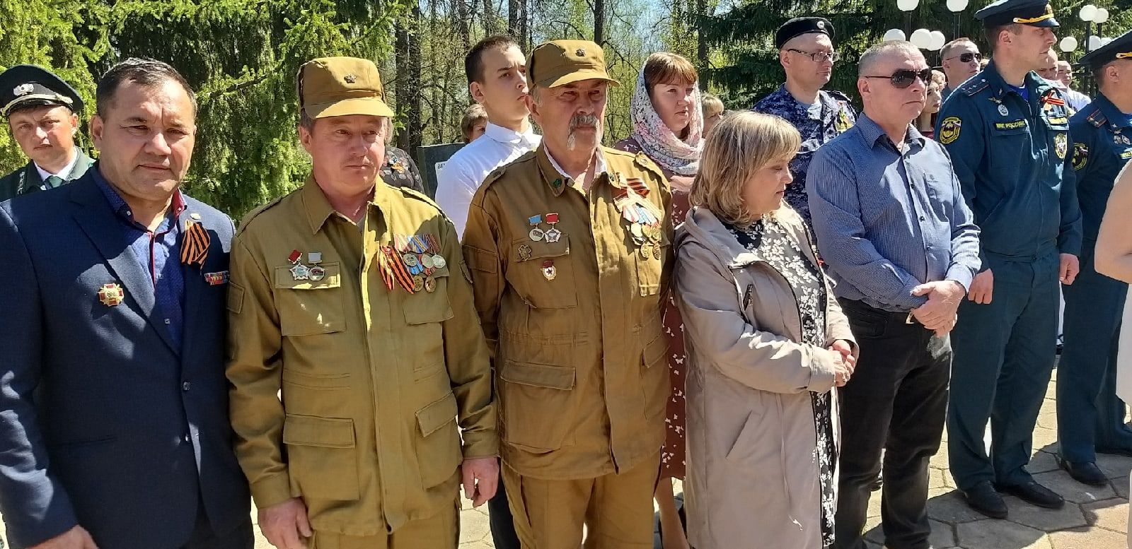 Первый фоторепортаж с митинга Победы в парке имени Ленина Мензелинска