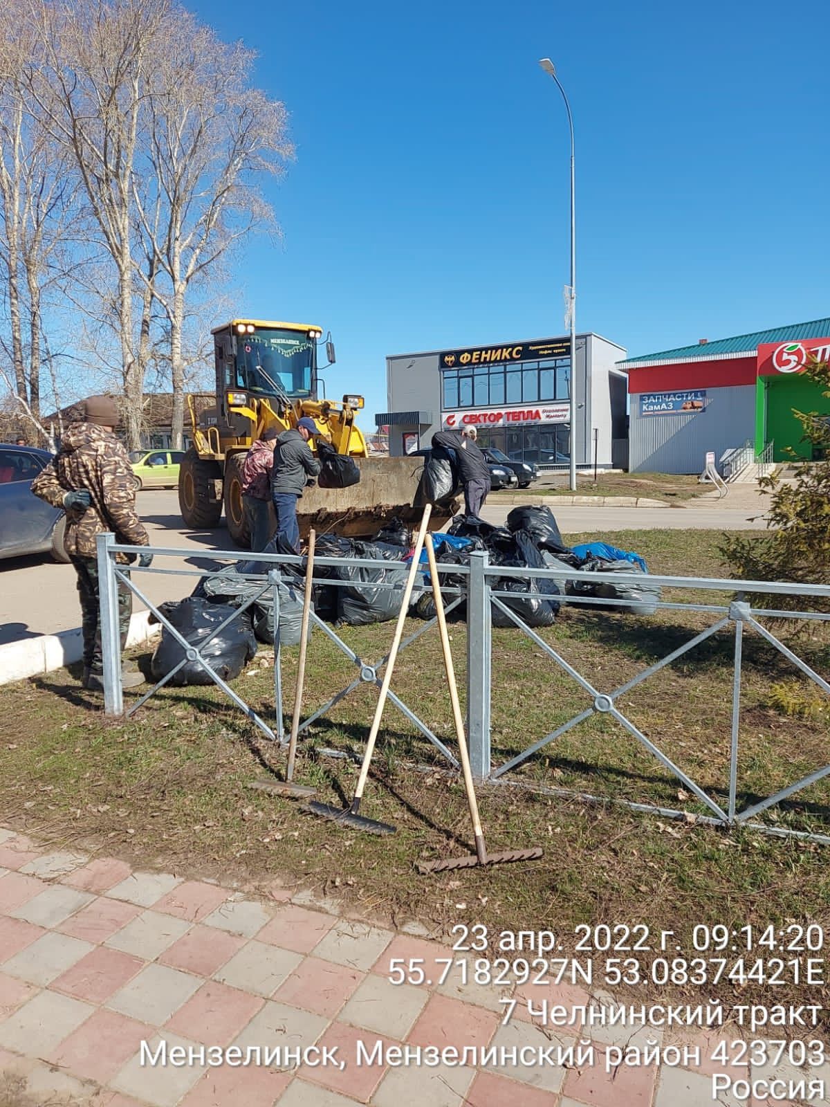 Вчера из Мензелинска за день вывезли 74 кубометра мусора