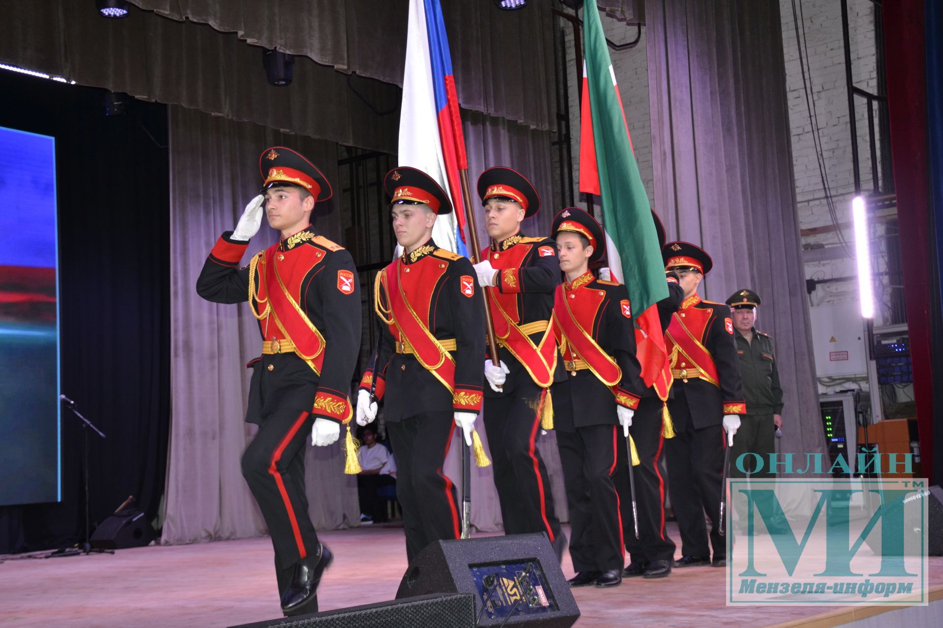 В Мензелинске прошел Всероссийский день призывника